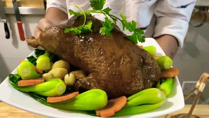 Các mónvịttiềm luôn thơm ngon và hấp dẫn. Bỏ túi ngay cách nấu vịt tiềm ngũ quả thanh mát bồi bổ cho cả nhà vào dịp cuối tuần qua bài viết sau đây.