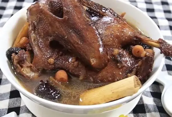 2. Vịt Tiềm Thuốc Bắc