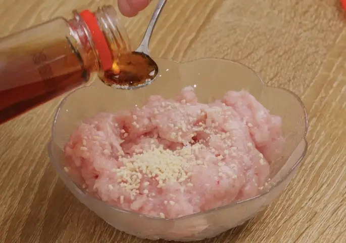 Sơ Chế Thịt Bằm