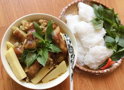 Hướng Dẫn Cách Làm Thịt Chó Nấu Măng Đơn Giản Đến Bất Ngờ