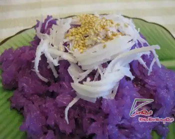 Tiến hành nấu xôi lá cẩm