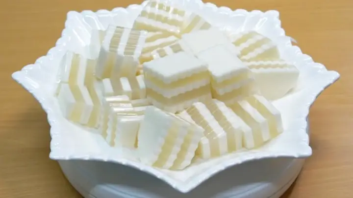 2 cách làm rau câu dừa và rau câu dừa sữa tươi giòn ngon đơn giản tại nhà 2 cách làm rau câu dừa và rau câu dừa sữa tươi giòn ngon đơn giản tại nhà