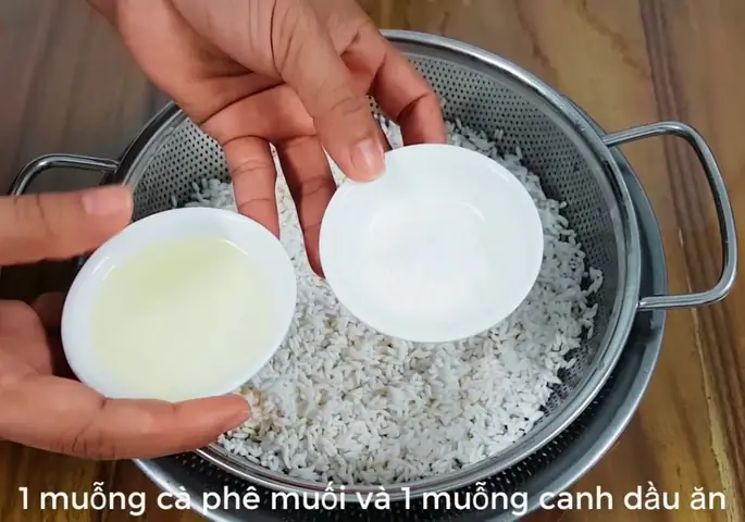 Bước 1: Ngâm Nếp