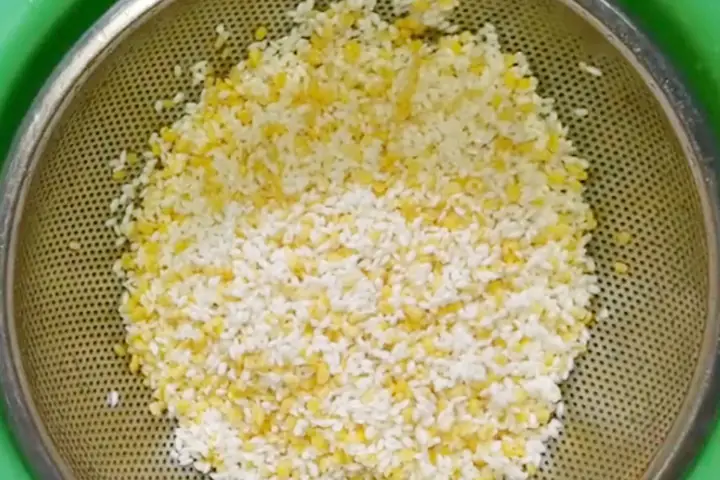 Bước 2: Cách nấu xôi đậu xanh bằng nồi cơm điện: Nấu xôi Bước 2: Cách nấu xôi đậu xanh bằng nồi cơm điện: Nấu xôi