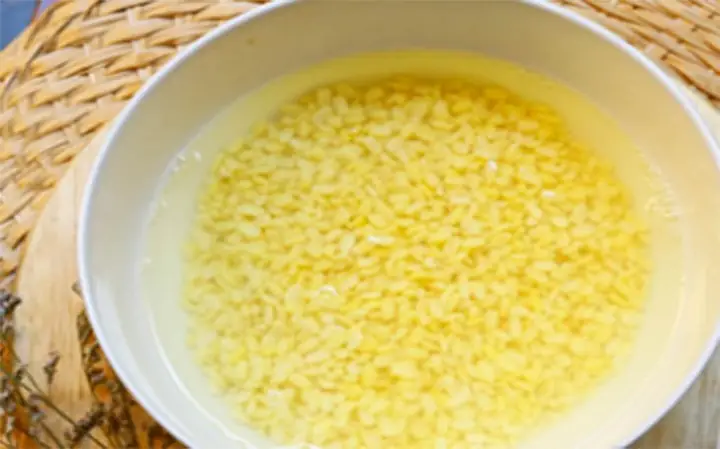 Bước 1: Ngâm Đậu Xanh Và Gạo Nếp