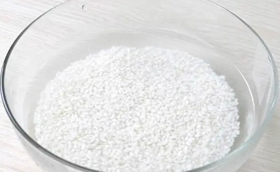 Bước 1: Ngâm đậu xanh và gạo nếp Bước 1: Ngâm đậu xanh và gạo nếp