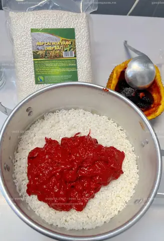 Trộn Đều Thịt Gấc Và Xôi