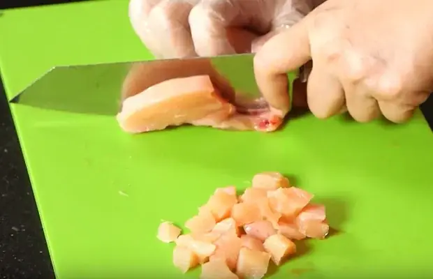 Sơ Chế Hạt Sen Và Thịt Gà