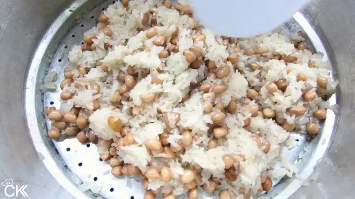 Bước 2: Nấu Lạc Và Ngâm Nếp