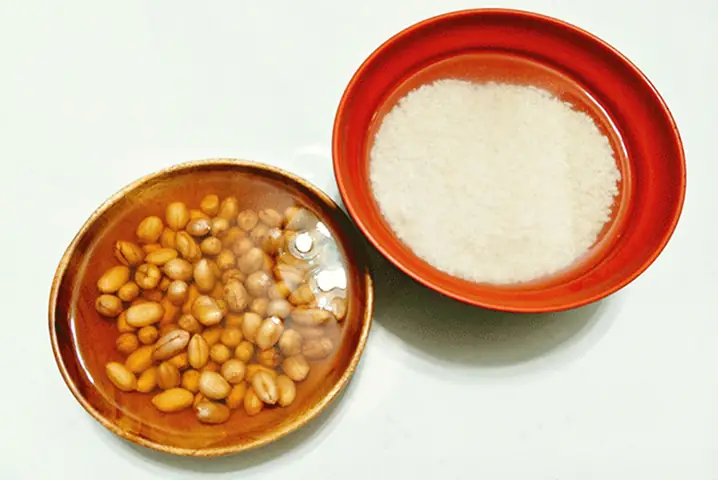 Bước 1: Sơ Chế Lạc Và Gạo Nếp