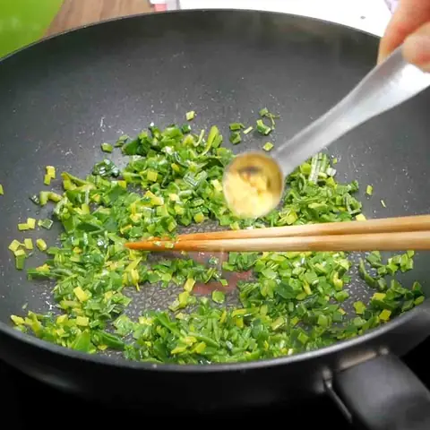 Xào Hành Và Nấm