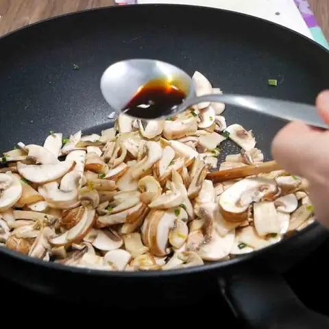 Xào Hành Và Nấm
