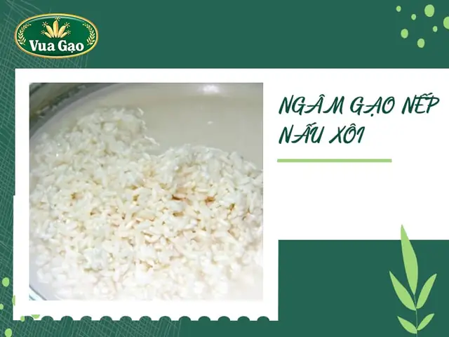 Bước 1: Ngâm gạo nếp nấu xôi