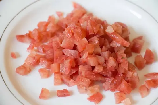 Bước 1: sơ chế nguyên liệu làm món xôi lạp xưởng đậu Hà Lan. Bước 1: sơ chế nguyên liệu làm món xôi lạp xưởng đậu Hà Lan.