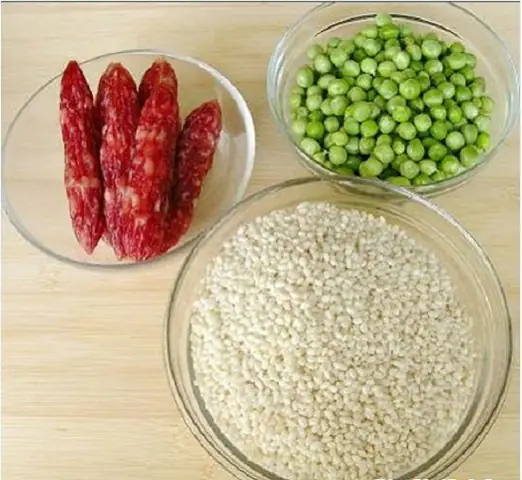 Nguyên liệu làm món xôi lạp xưởng đậu Hà Lan cho 5 người ăn: