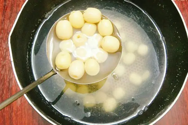 Bước 4: Xử Lý Hạt Sen Bước 4: Xử Lý Hạt Sen