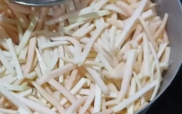 Cách sơ chế cùi bưởi bằng nước muối loãng