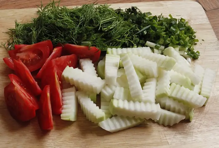 3. Cách thái su hào nấu canh xương 3. Cách thái su hào nấu canh xương