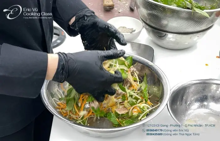 Bước 6: Trộn Gỏi Gà