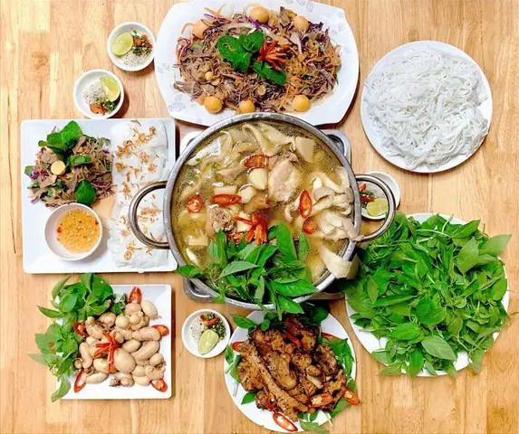 Cách Nấu Lẩu Gà Lá É Chuẩn Vị Phú Yên Ngon Khó Cưỡng