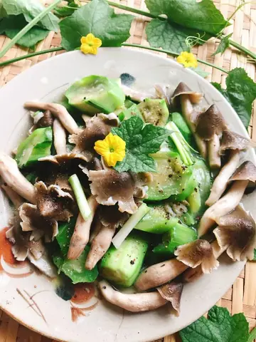 1. Các Món Ăn Chay Ngon Từ Nấm Mối