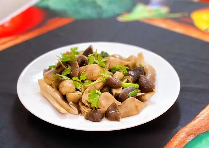 1. Các Món Ăn Chay Ngon Từ Nấm Mối