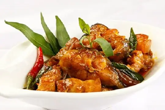 Cá Trê Kho Rau Răm