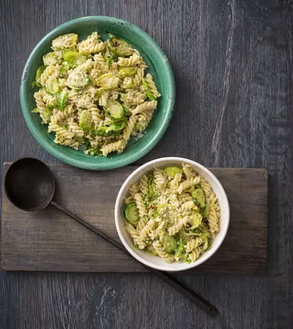 Thứ 4: Mì Pasta Với Cải Brussels Sốt Hạt Phỉ Thứ 4: Mì Pasta Với Cải Brussels Sốt Hạt Phỉ