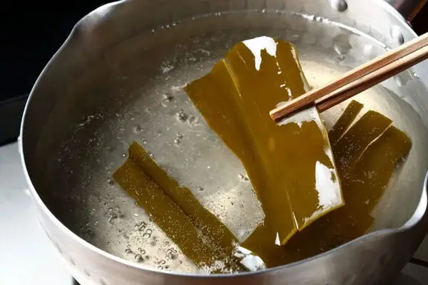 Nấu Nước Dashi Đúng Cách Với 3 Công Thức Nấu Nước Dashi Đúng Cách Với 3 Công Thức