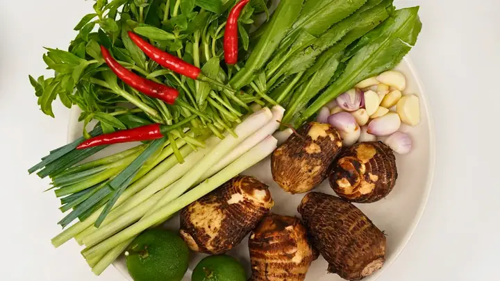 Bước 2: Sơ Chế Các Nguyên Liệu Khác