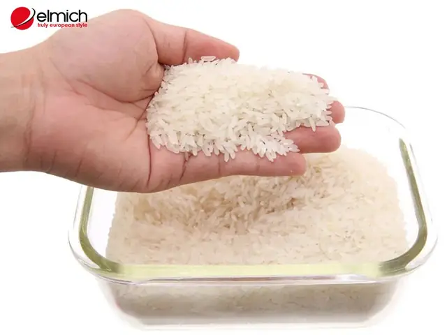 Bước 1: Đong gạo chính xác